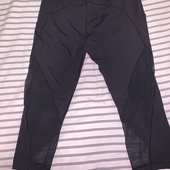 Lululemon Black Cropped Leggings with Pockets - Picture 2 of 4